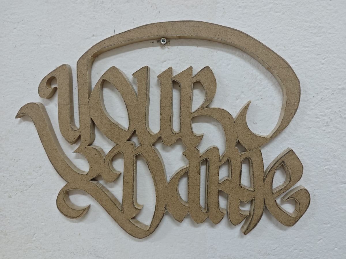 Calligraphie sur bois